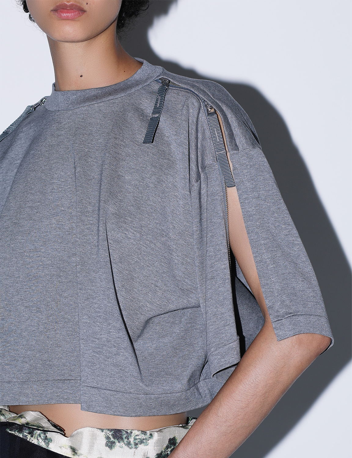 ZIP SLEEVE TEE
