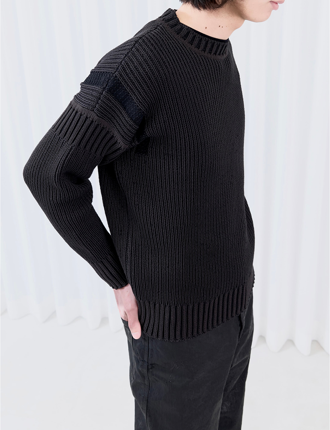 CREW SWEATER