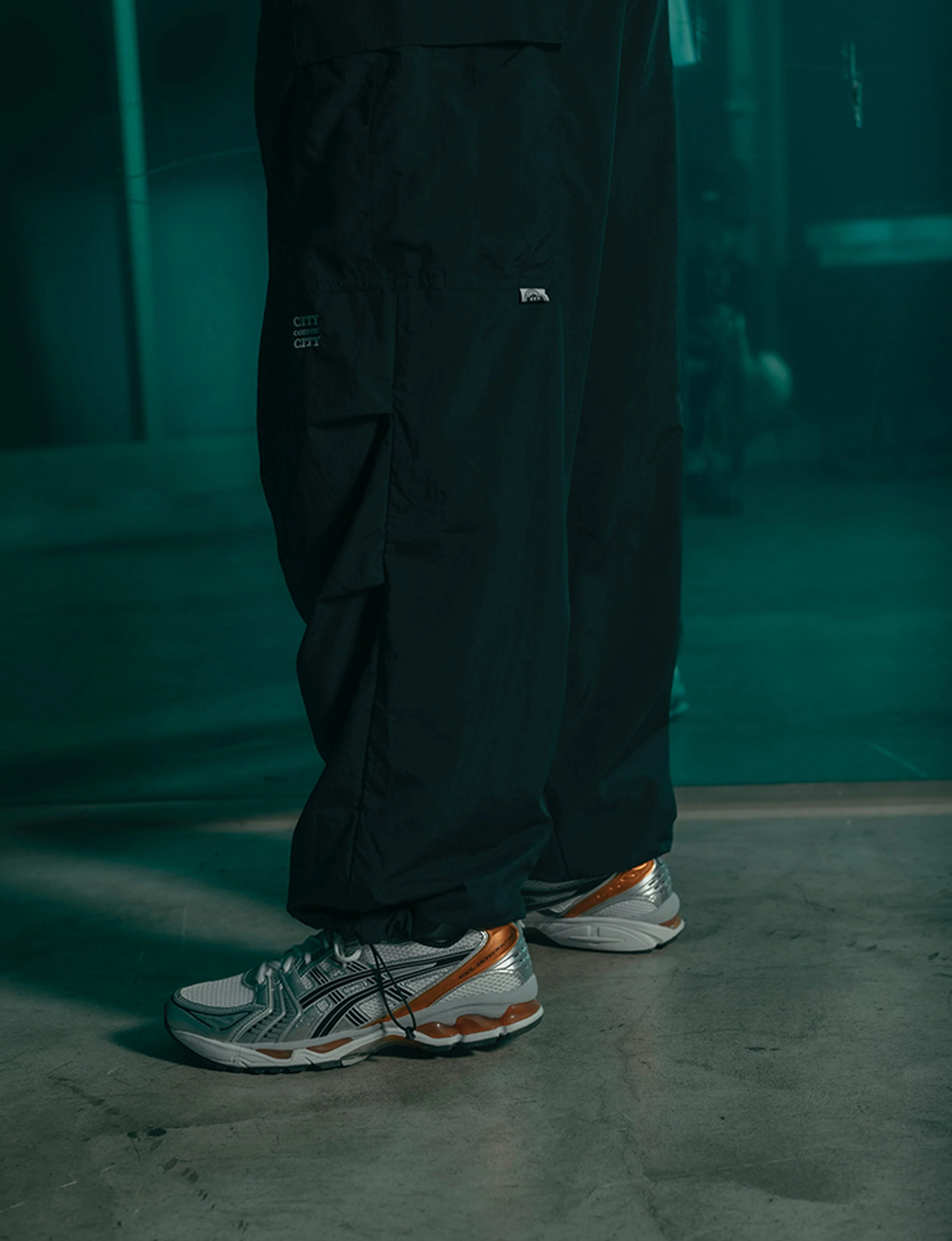 TASLAN NYLON OVER SIZE PANTS
