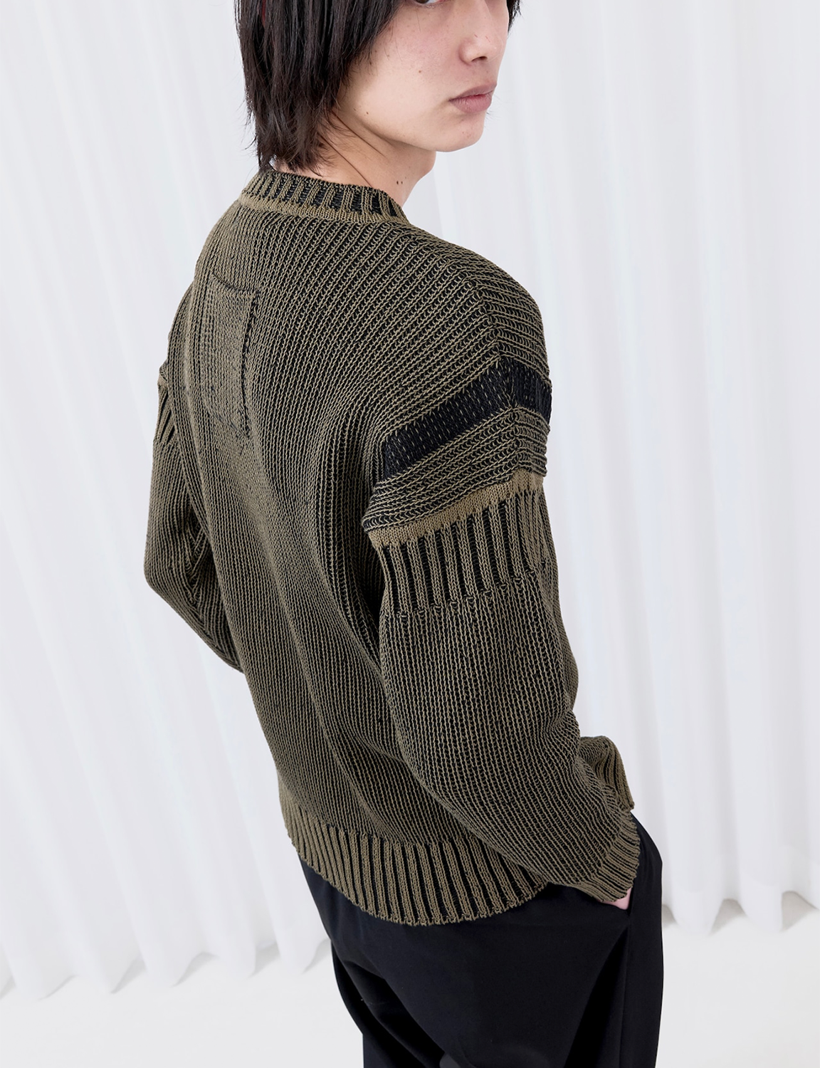CREW SWEATER