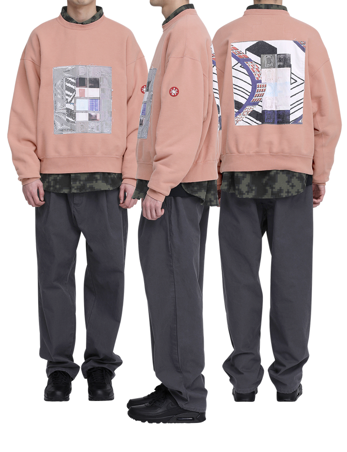 C.E CAV EMPT(シーイー) 2026FW MD TwoStep CREW NECK クルーネックスウェット ブラウン 着用イメージ