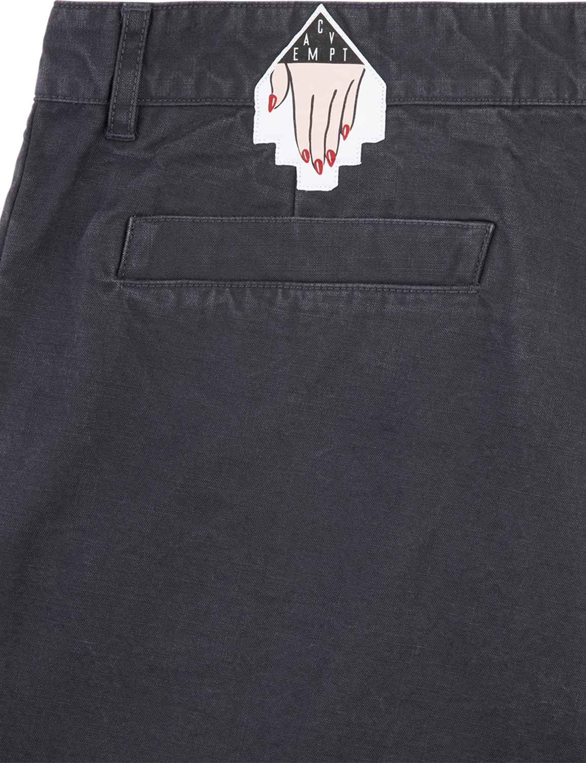 C.E CAV EMPT(シーイー) 2026FW WASHED COTTON CANVAS ONE TUCK PANTS コットンキャンバスワンタックパンツ ブラック ウエストパッチのディテール