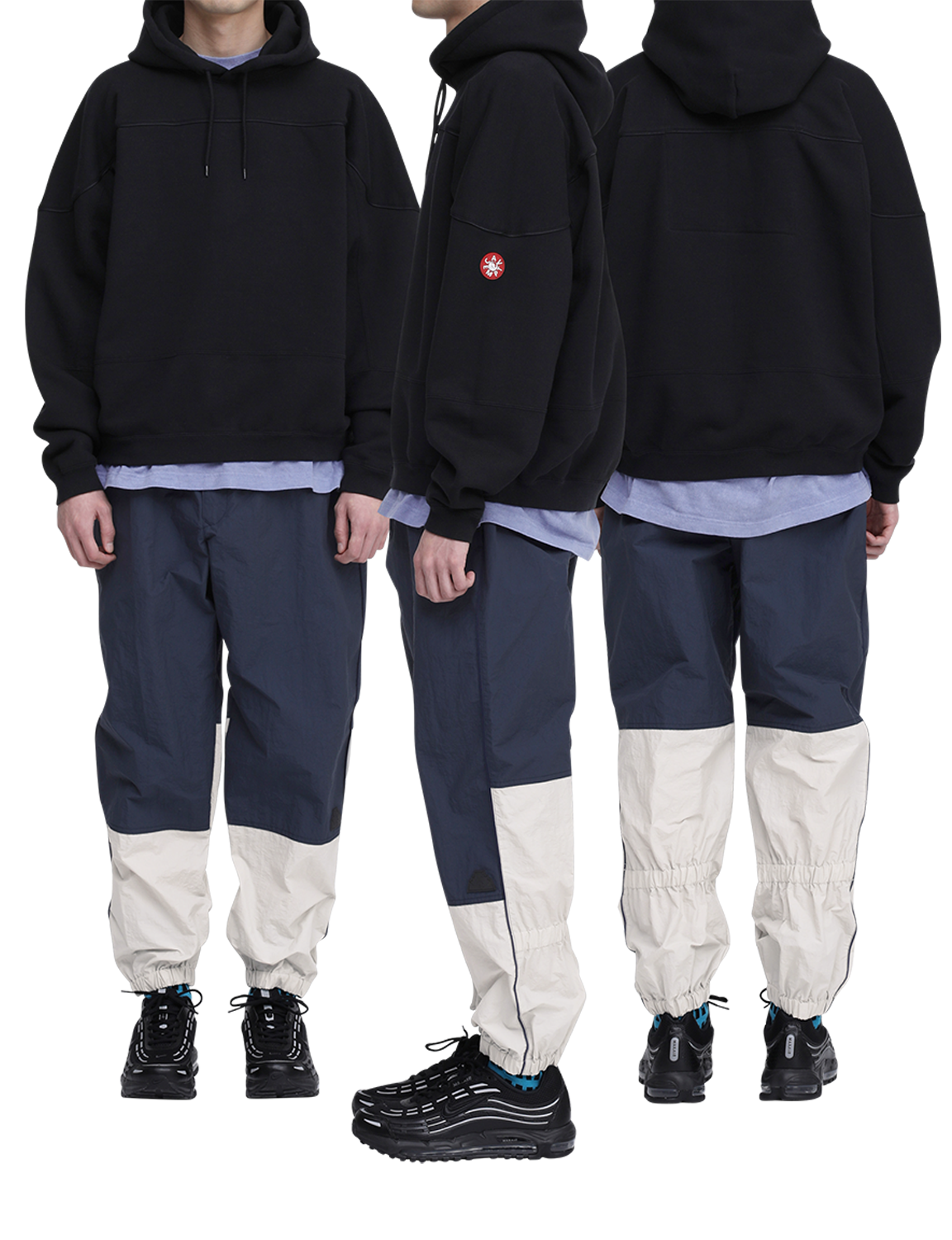 C.E CAV EMPT(シーイー) 2026FW NYLON SPLIT WARM UP PANTS ナイロンウォームアップパンツ ネイビー 着用イメージ