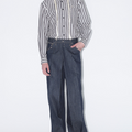 TOGA × Wrangler(トーガ × ラングラー) 2026FW WIDE DENIM TROUSERS ワイドデニムパンツ ネイビー 着用イメージ 正面