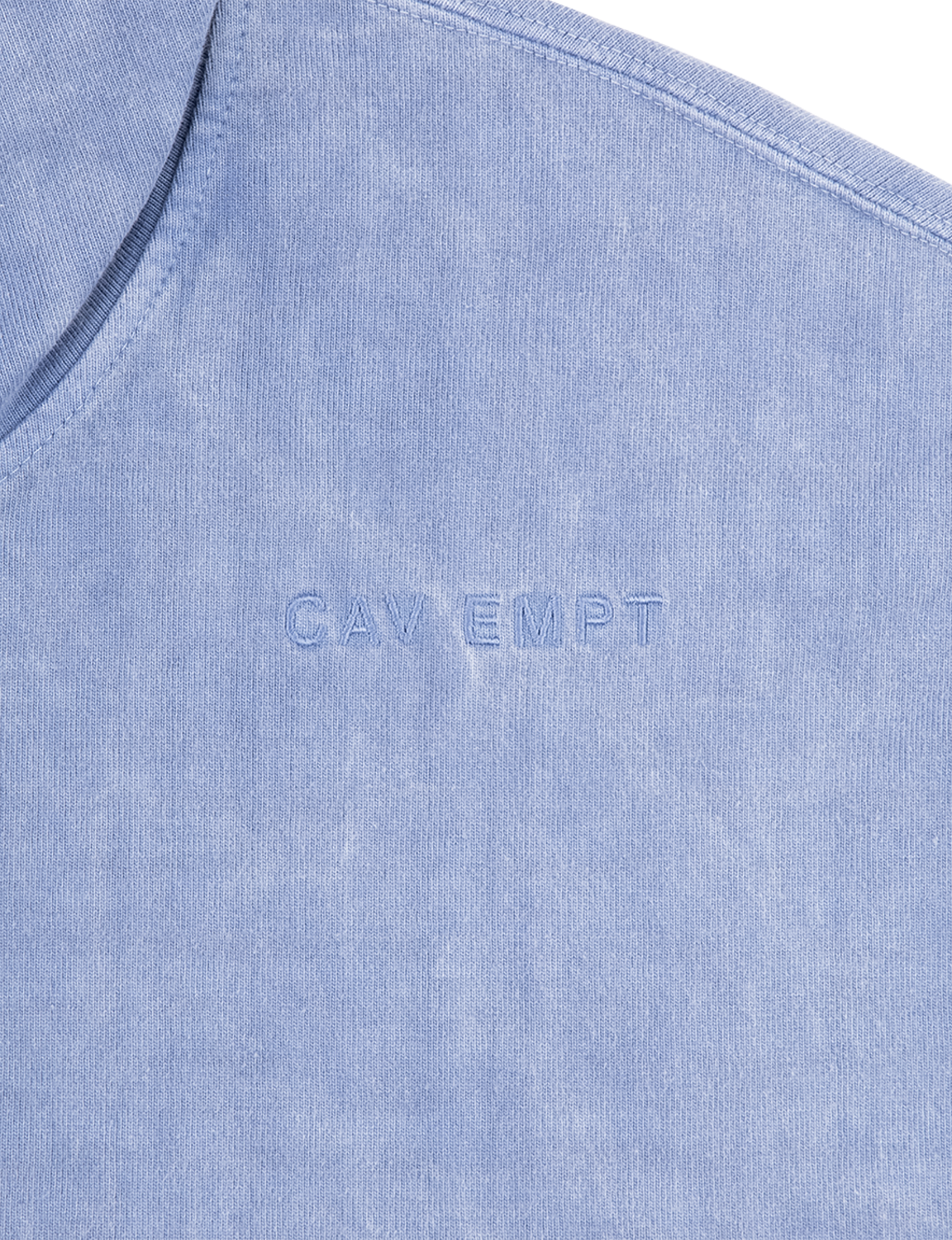 C.E CAV EMPT(シーイー) 2026FW OVERDYE LIGHT ZIP HOODY オーバーダイ ジップフーディー パープル 胸元のロゴのディテール
