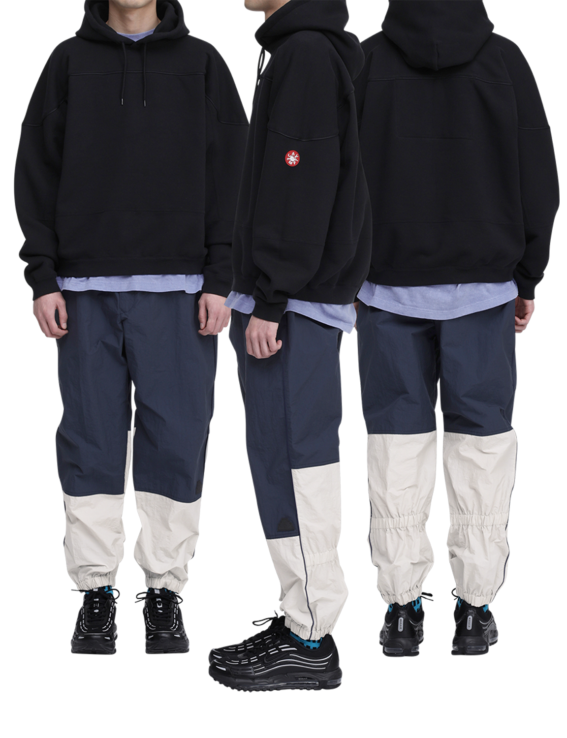 C.E CAV EMPT(シーイー) 2026FW SEPARATE TRACK HOODY プルオーバーパーカー ブラック 着用イメージ
