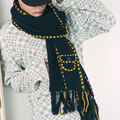 PHINGERIN(フィンガリン) 2026FW PG1 BIG SCARF フリンジ ビッグマフラー ネイビー 着用イメージ