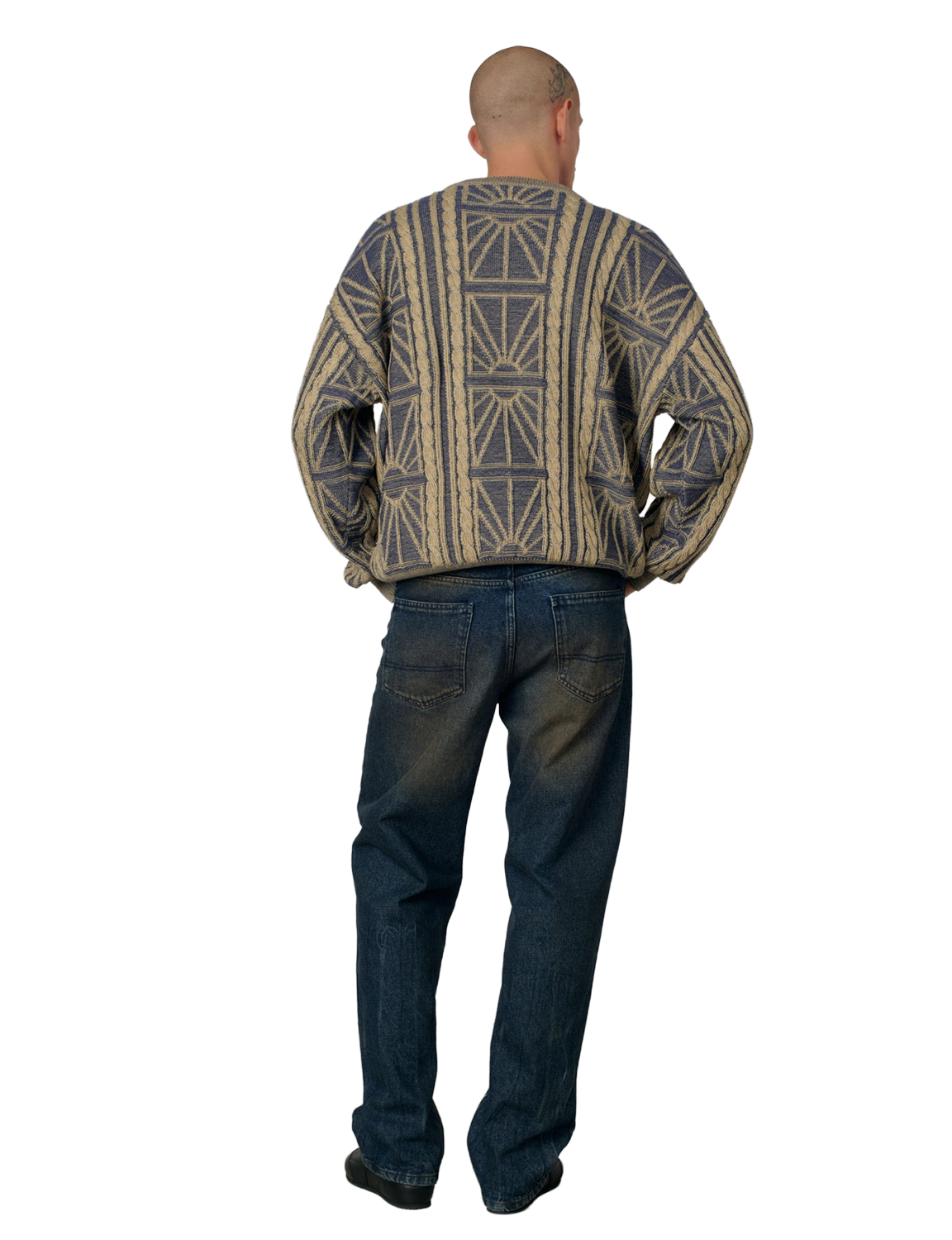 RASSVET(ラスベート) 2026FW ARAN CREWNECK アラン編みのクルーネックニット ブルー 着用イメージ 後ろ