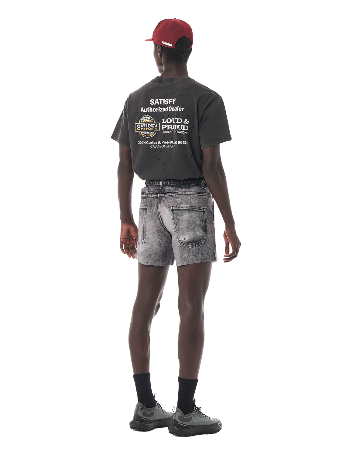 SATISFY(サティスファイ) 2026FW AmbientWarp™ 5" Unlined Shorts ランニングショーツ ブラックデニム 着用イメージ 背面 グラフィックTシャツと