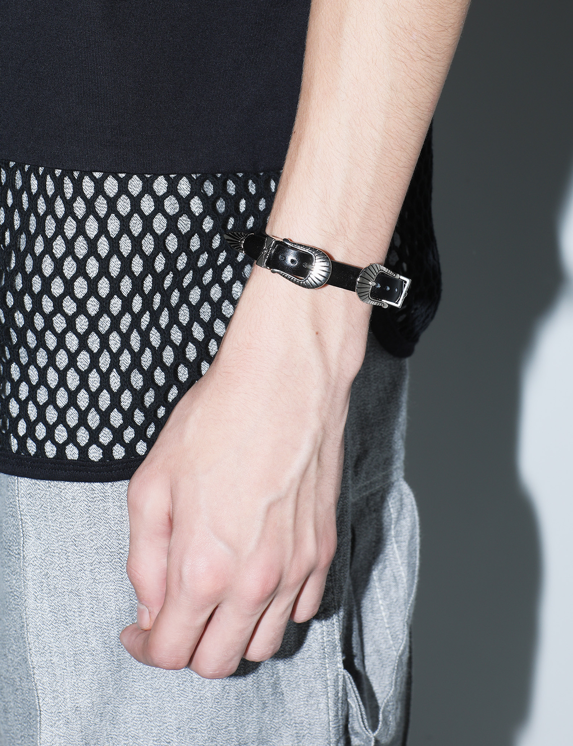NARROW DOUBLE BUCKLE BANGLE