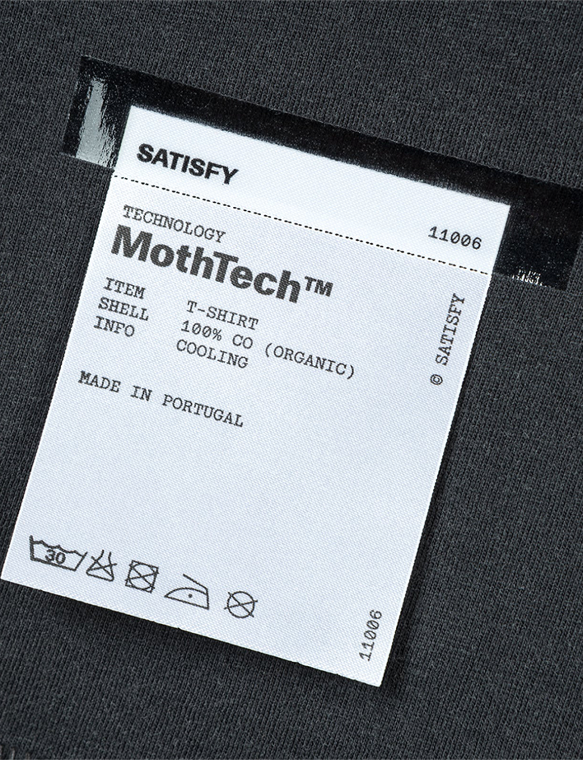 SATISFY(サティスファイ) 2026FW MothTech™ T‑Shirt ランニングTシャツ エイジドブラック ケアラベル