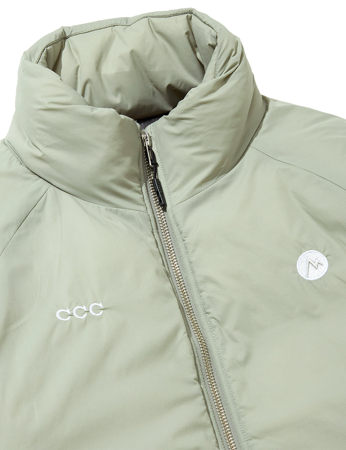 CITY COUNTRY CITY(シティ・カントリー・シティ) 2026FW × Marmot MC PRIMALOFT JACKET 中綿ジャケット ベージュ 胸元のロゴのディテール
