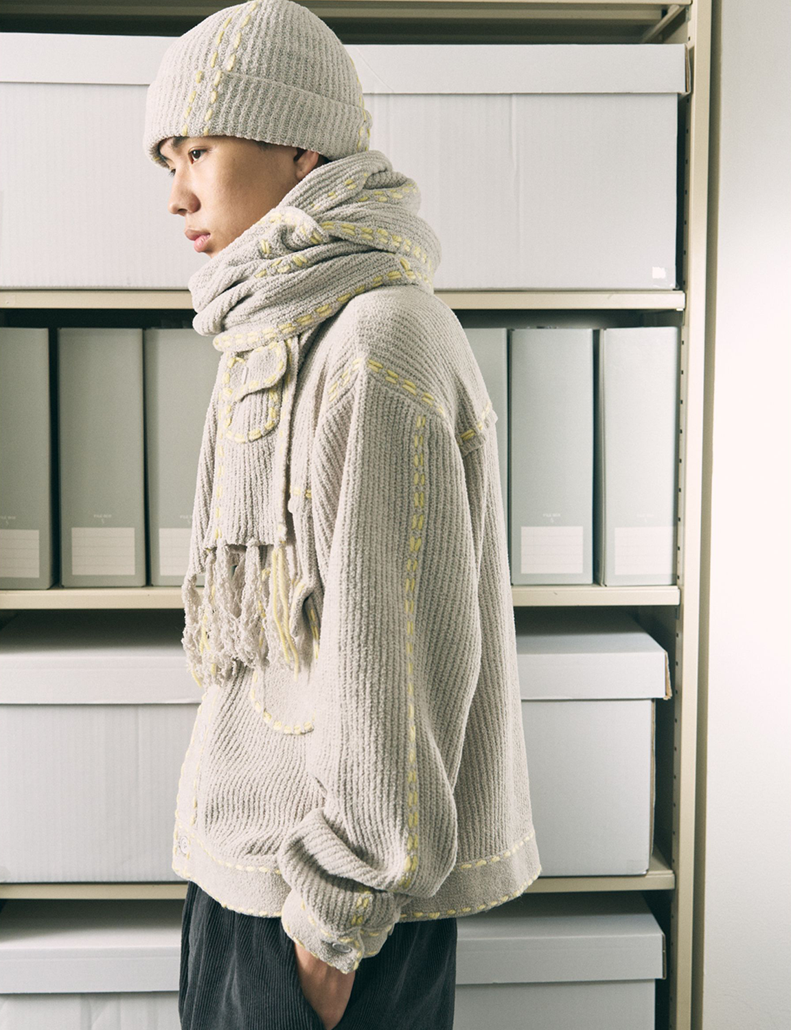 PHINGERIN(フィンガリン) 2026FW PG1 KNIT ニットジャケット グレー 着用イメージ サイド