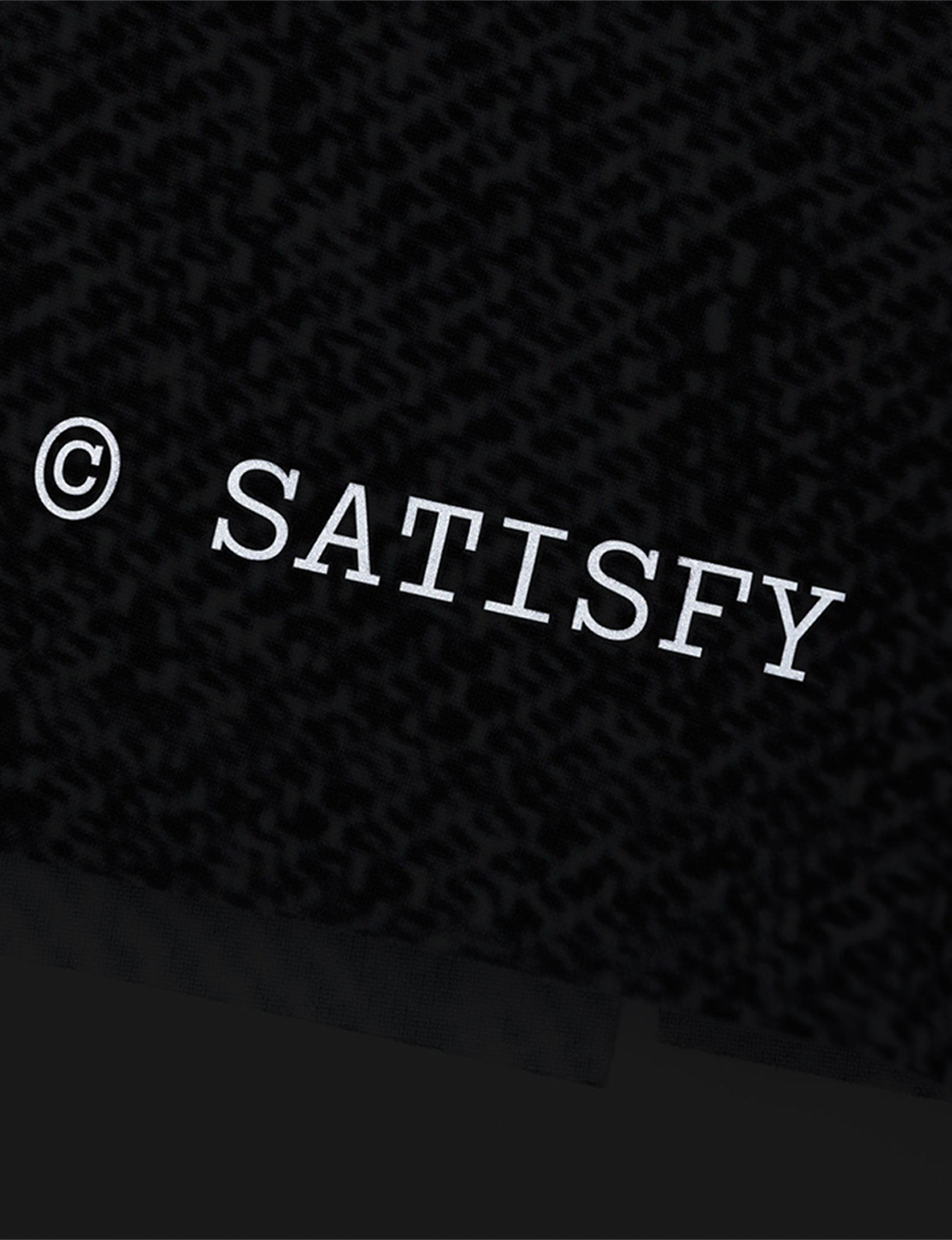 SATISFY(サティスファイ) 2026FW AmbientWarp™ 5" Unlined Shorts ランニングショーツ ブラックデニム 背面ロゴの反射プリント