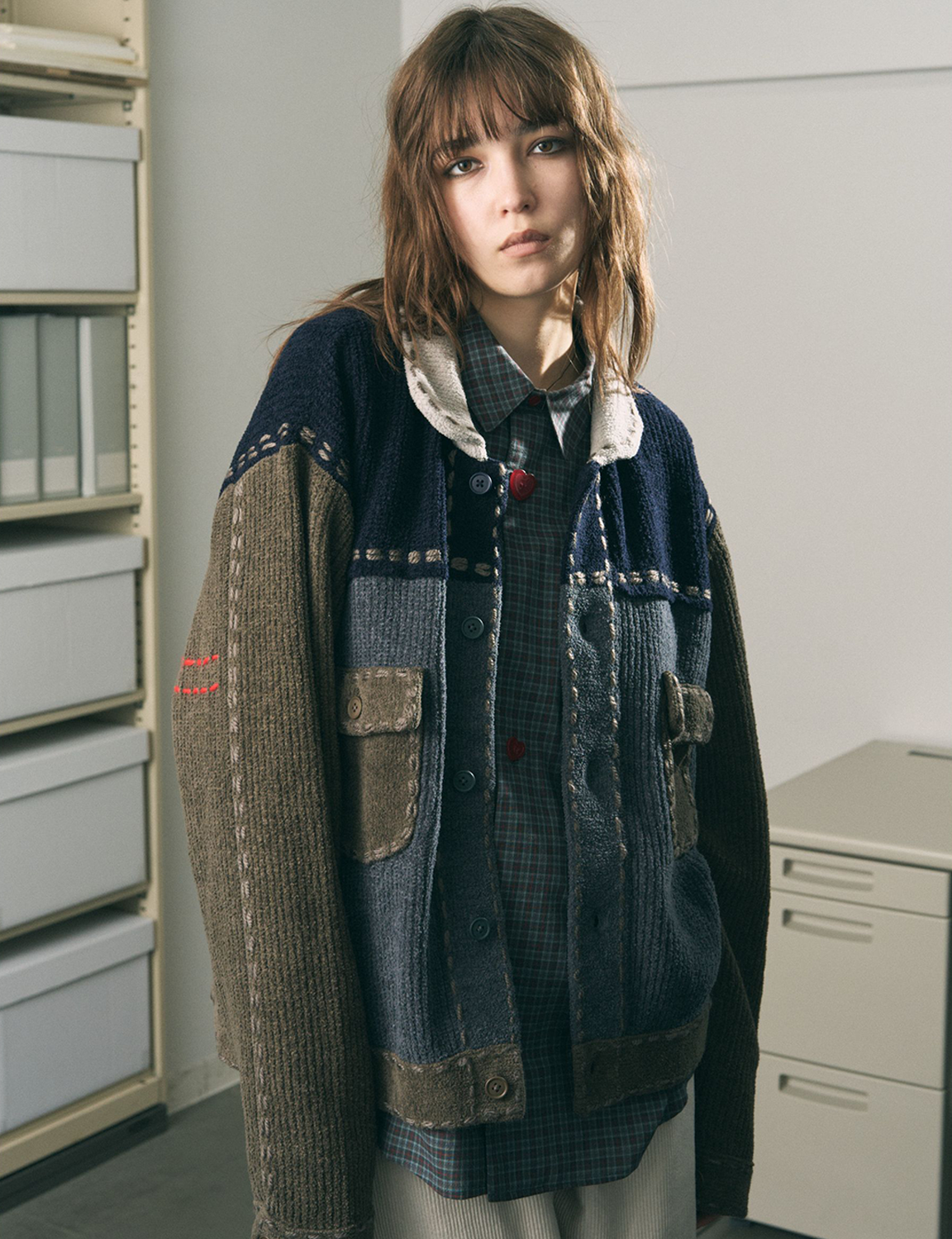 PHINGERIN(フィンガリン) 2026FW PG1 KNIT ニットジャケット マルチカーキ 着用イメージ 前を開けたスタイリング