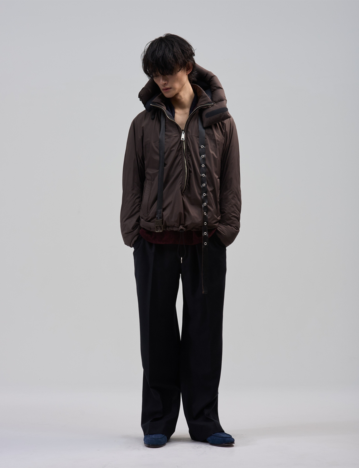 BED j.w. FORD(ベッドフォード) 2026FW Over Hood フード付きダウンジャケット ブラウン 着用イメージ