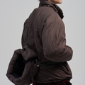 BED j.w. FORD(ベッドフォード) 2026FW Over Hood フード付きダウンジャケット ブラウン フードを肩掛けした着用イメージ