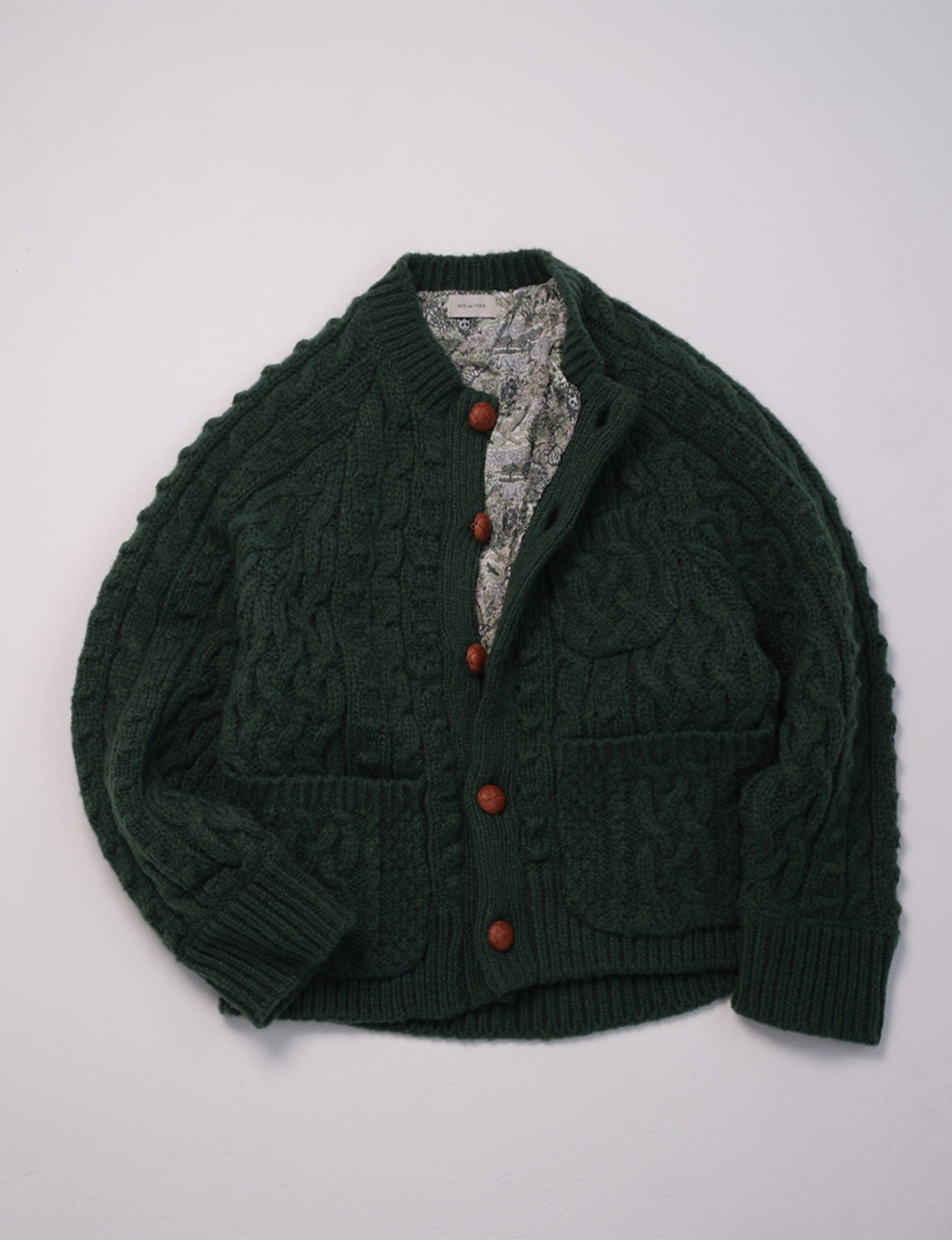 BED j.w. FORD(ベッドフォード) 2026FW Cowichan カウチンニットカーディガン グリーン 平置きのフロント