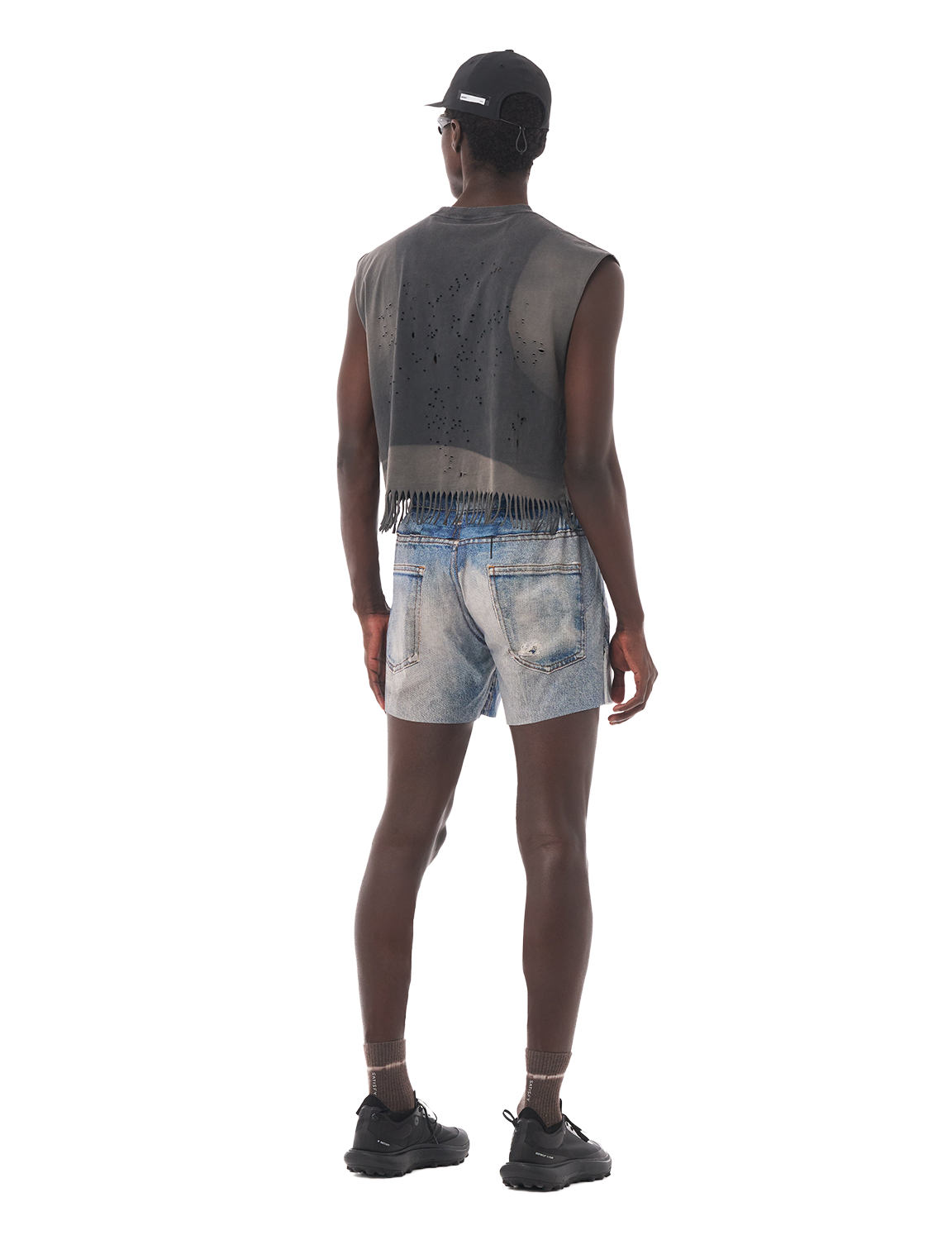 SATISFY(サティスファイ) 2026FW AmbientWarp™ 5" Unlined Shorts ランニングショーツ デジタルデニム 着用イメージ 背面 タンクトップと