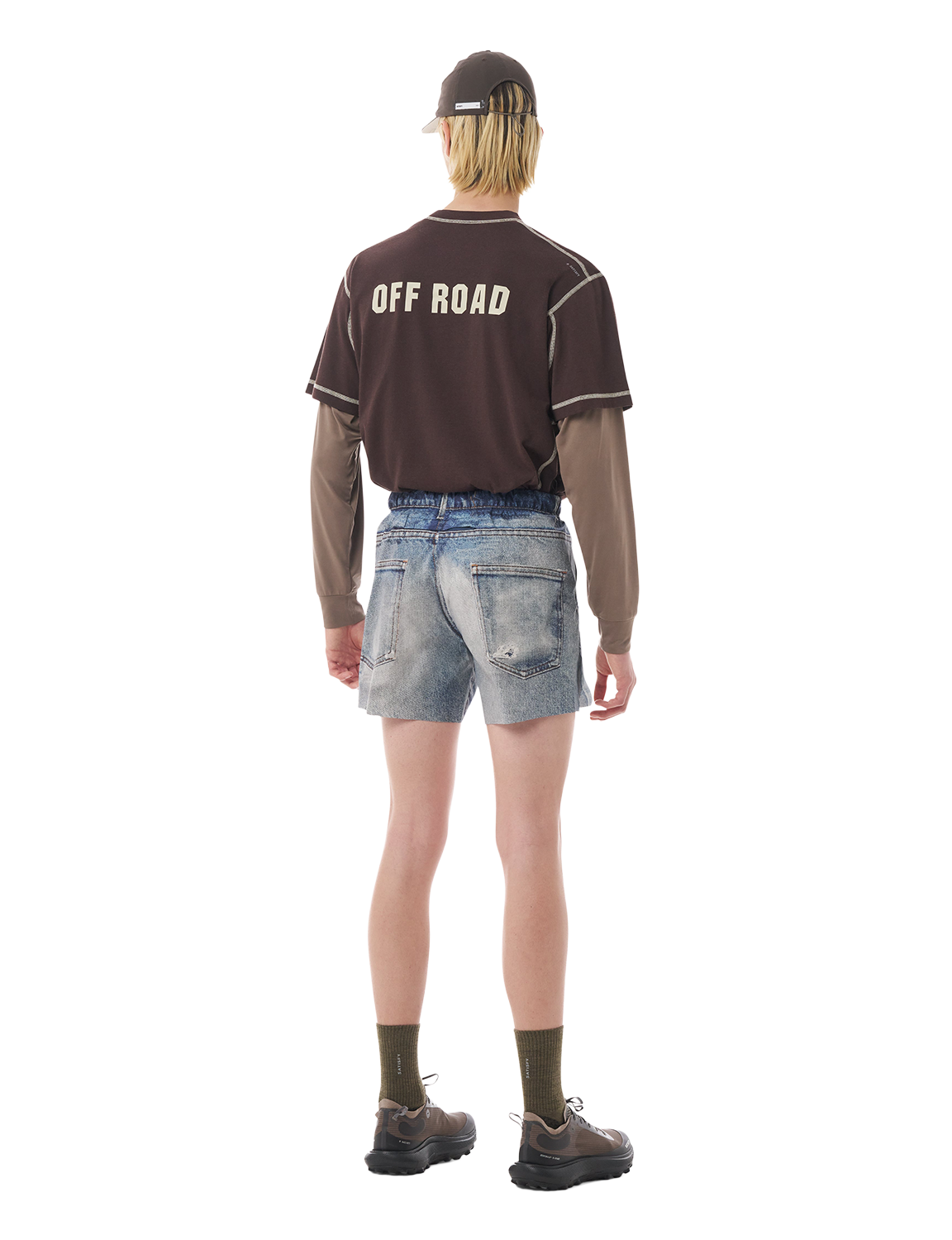 SATISFY(サティスファイ) 2026FW AmbientWarp™ 5" Unlined Shorts ランニングショーツ デジタルデニム 着用イメージ 背面 フットボールTシャツと