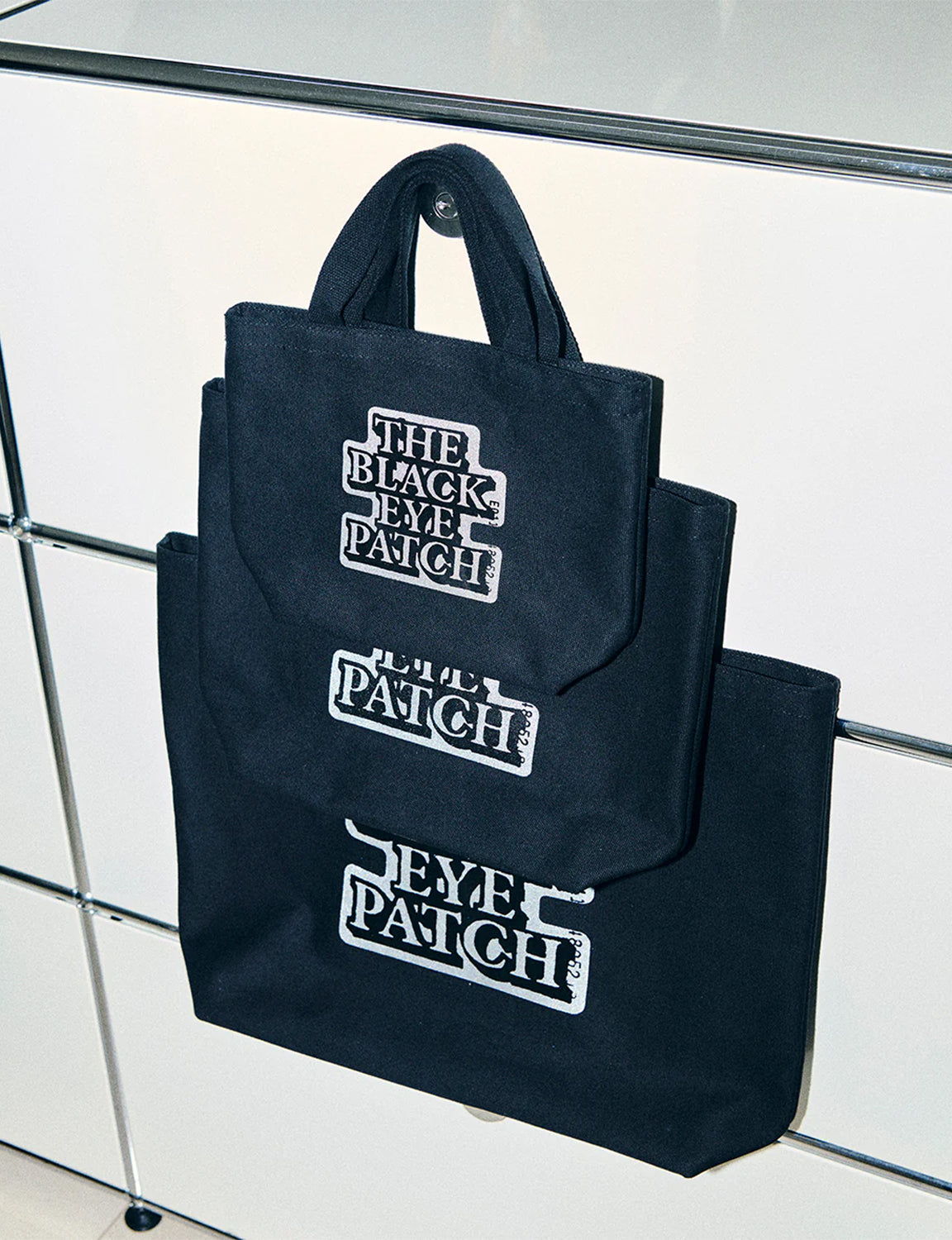 REFLECTIVE OG LABEL MEDIUM TOTE