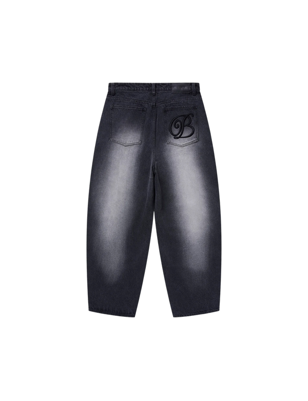 B EMBLEM EXTRA BAGGY JEANS