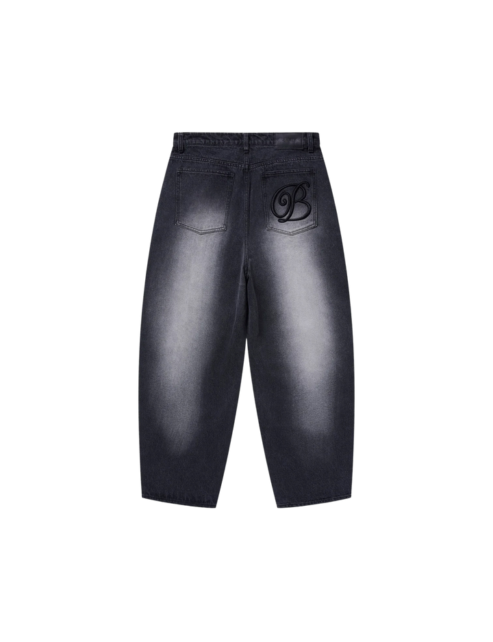 B EMBLEM EXTRA BAGGY JEANS