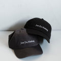 Do Nothing Congress(ドゥナッシングコングレス) JUST DO NOTHING CAP 刺繍ロゴキャップ ブラック チャコールグレー 2色を重ねたフロント