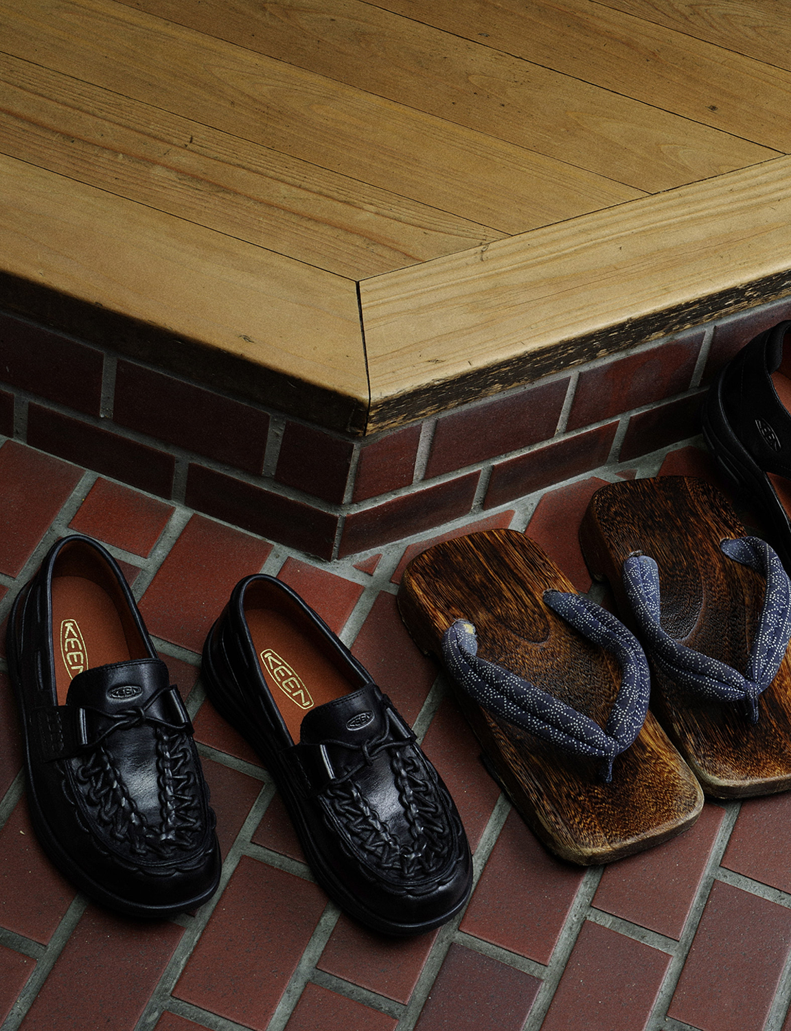 WOMEN'S UNEEK LOAFER