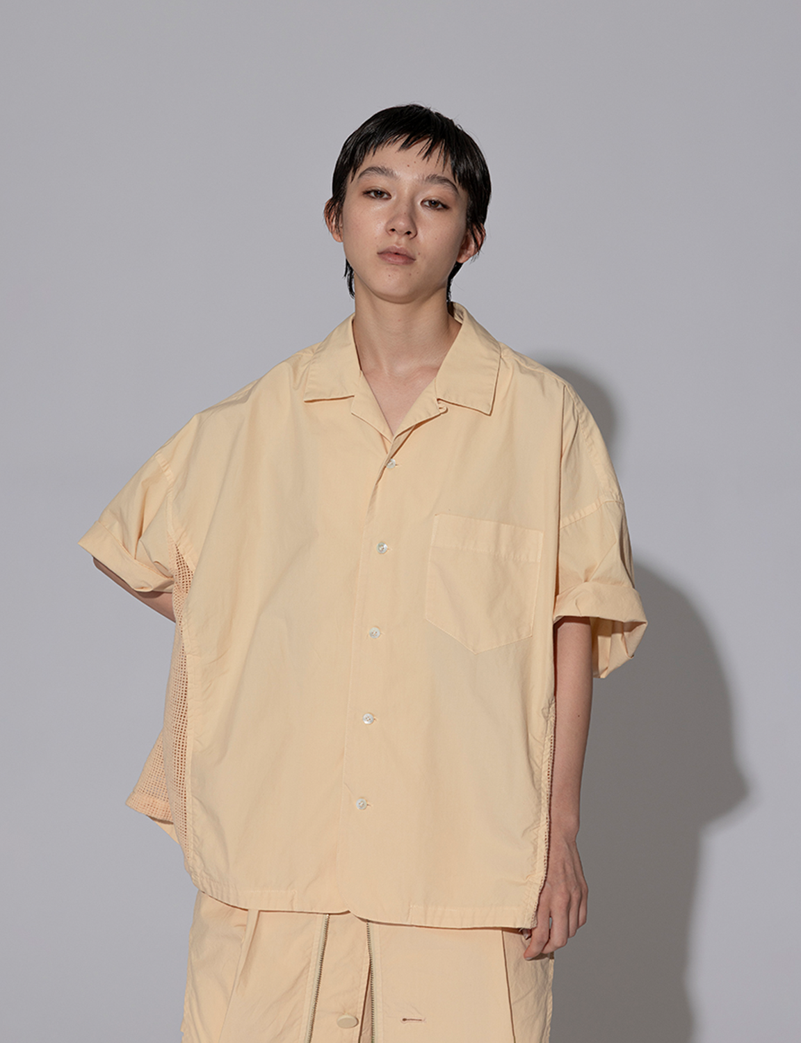 GARMENT-DYED MESH PANEL SHIRT