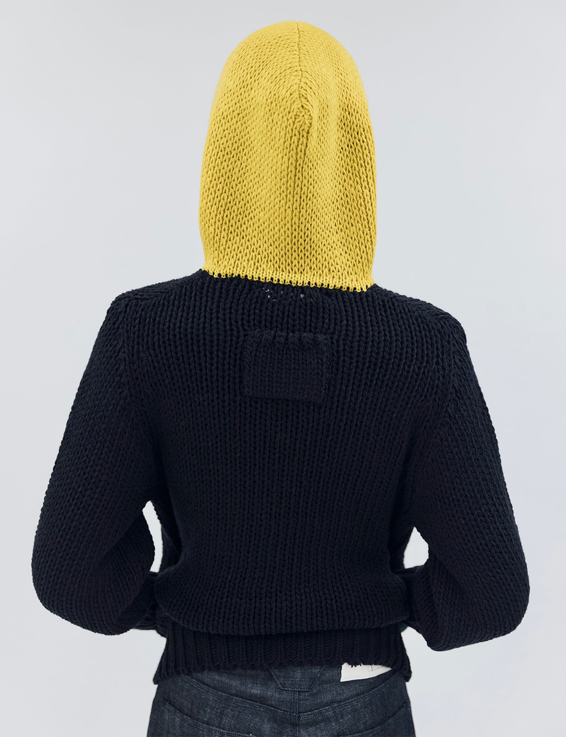 OUAT(オーユーエーティー) 2026FW META KNIT PARKA ローゲージニットフライトパーカー ブラック フードをかぶったバック