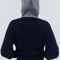 OUAT(オーユーエーティー) 2026FW META KNIT PARKA ローゲージニットフライトパーカー ネイビー フードをかぶったバック