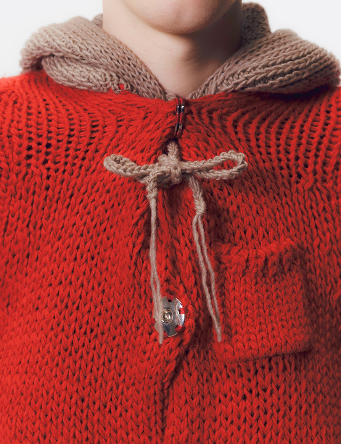 OUAT(オーユーエーティー) 2026FW META KNIT PARKA ローゲージニットフライトパーカー レッド 紐とポケットのディテール