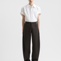 Séfr(セファー) 2026FW Nasedo Trouser ウールバレルレッグトラウザー ダークブラウン 着用イメージ フロント