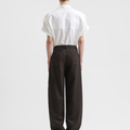 Séfr(セファー) 2026FW Nasedo Trouser ウールバレルレッグトラウザー ダークブラウン 着用イメージ バック
