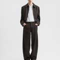 Séfr(セファー) 2026FW Nasedo Trouser ウールバレルレッグトラウザー ダークブラウン ジャケットを合わせた着用イメージ