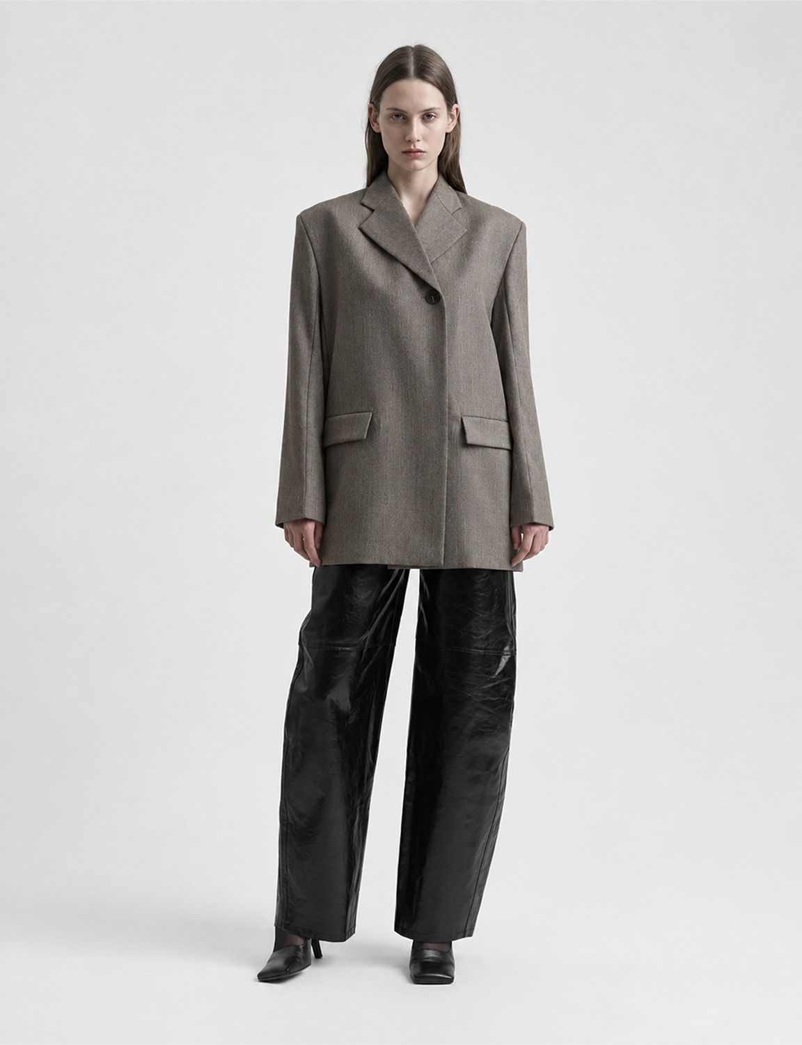 Séfr(セファー) 2026FW High Buttoned Blazer ウールオーバーサイズブレザー ベージュメランジ 着用イメージ 全身