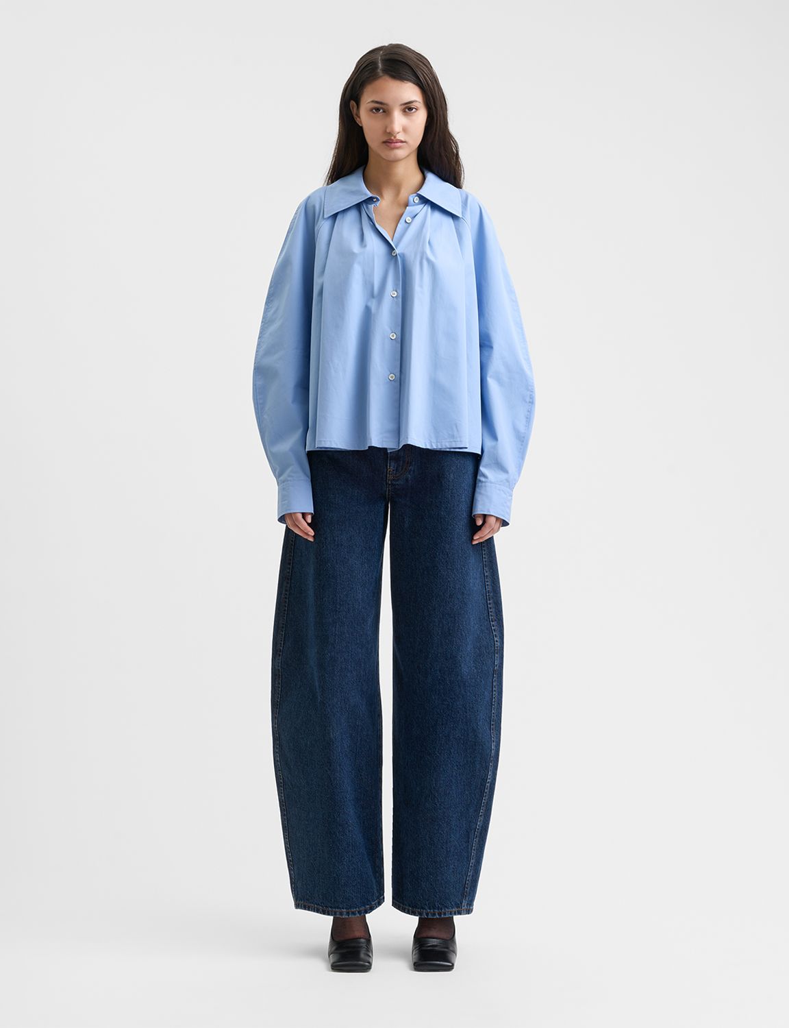 Séfr(セファー) 2026SS Pleated Shirt コットンポプリンプリーツシャツ ライトブルー 着用イメージ フロント