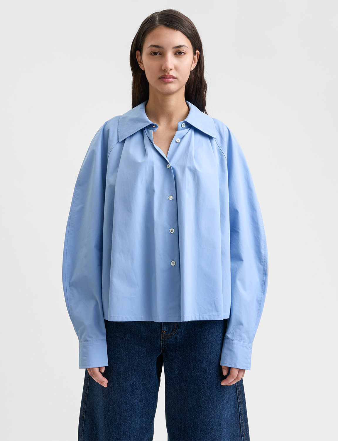 Séfr(セファー) 2026SS Pleated Shirt コットンポプリンプリーツシャツ ライトブルー 着用時のフロント