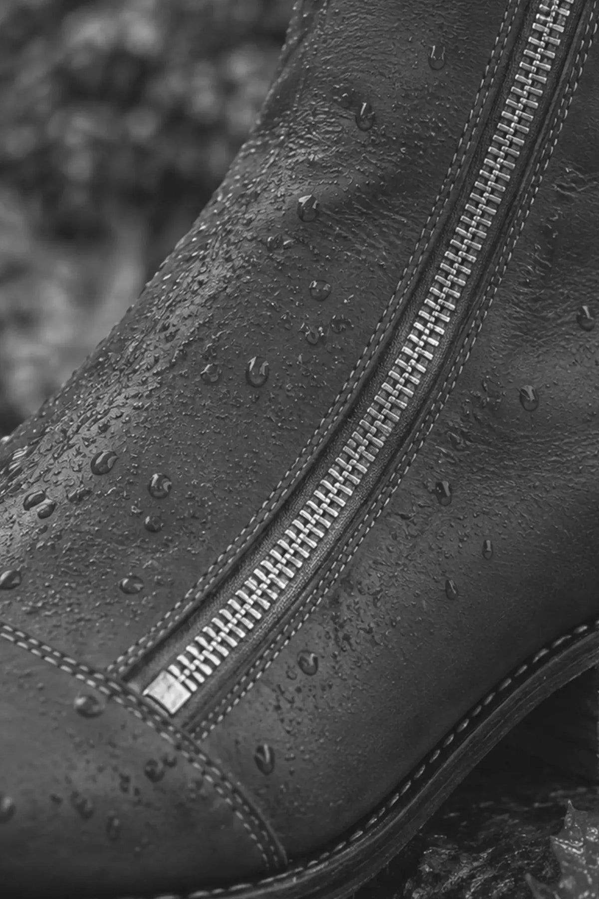 GUIDI(グイディ) 2026AW ルック フロントジップブーツのジップのディテール
