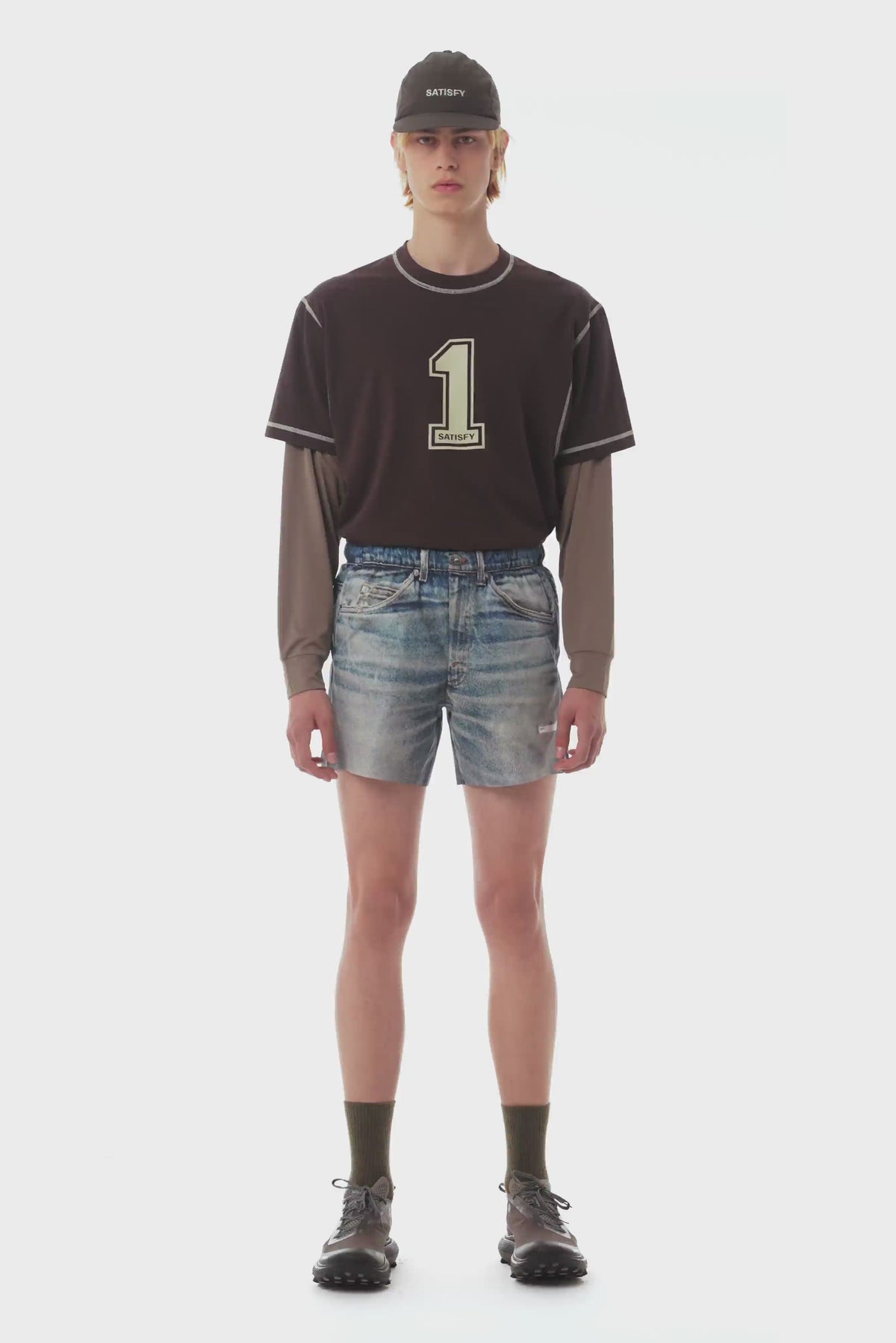 SATISFY(サティスファイ) 2026FW AmbientWarp™ 5" Unlined Shorts ランニングショーツ デジタルデニム 着用動画 フットボールTシャツと